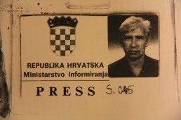 Iskaznica za suradju u listu "Republika BiH" koji je izlazio u Splitu 1992.